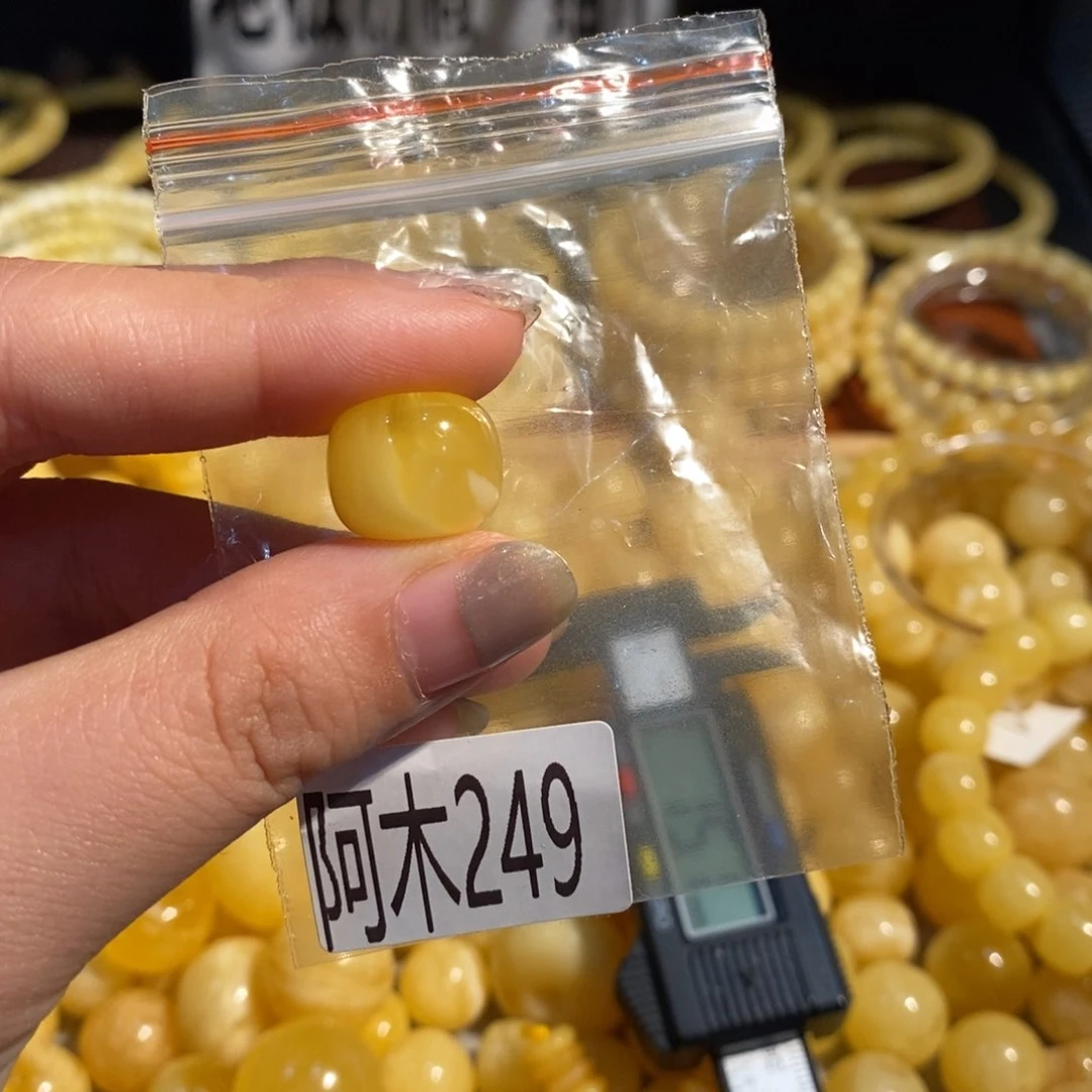 未镶嵌琥珀珠宝奇石249