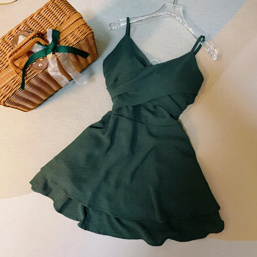 辣妹绿色吊带连衣裙子女夏季2025新款小个子收腰显瘦绝美a字短裙