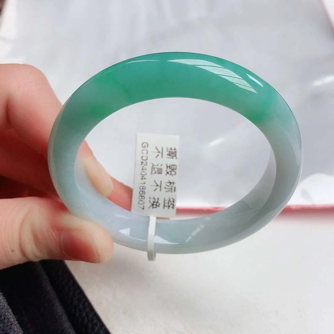 翡翠手镯未镶嵌天然翡翠A货