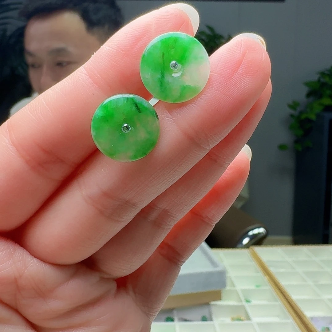翡翠18K金镶嵌耳饰天然