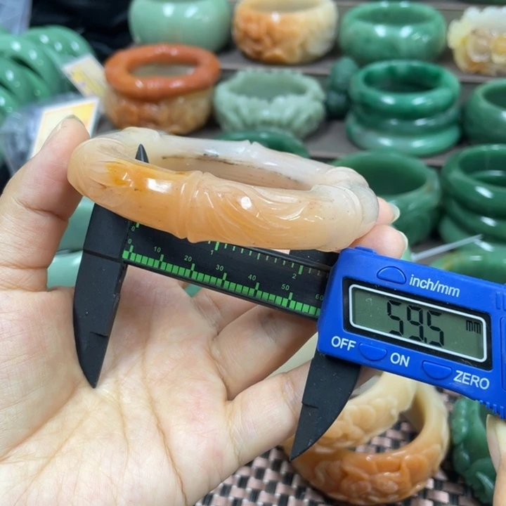 石英岩玉手镯未镶嵌