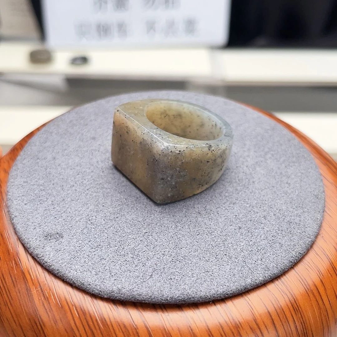 和田玉（糖玉）戒指未镶嵌c3糖点墨马鞍18.8不退换