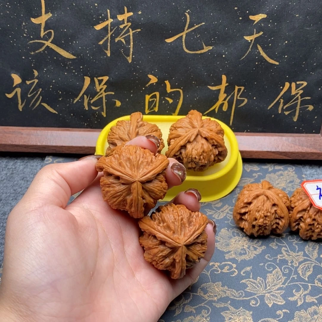 吊坠文玩核桃?**。白狮子