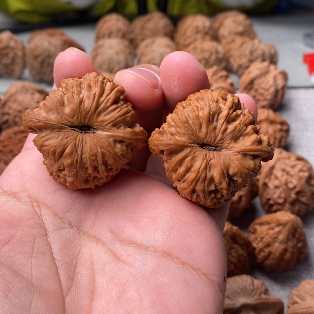 文玩核桃吊坠绣球42