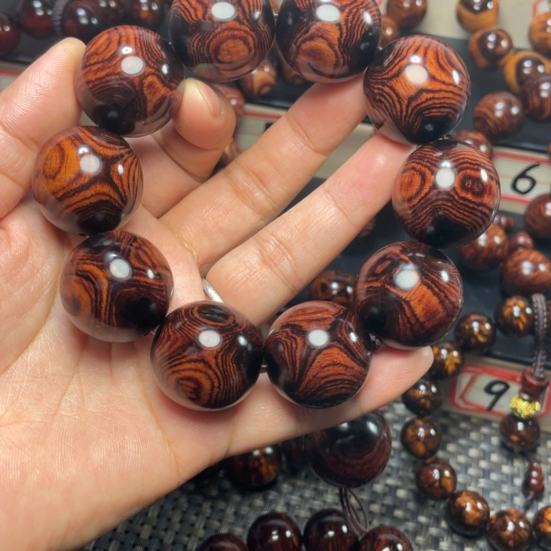 K***C花梨木类2.5的鬼脸对眼