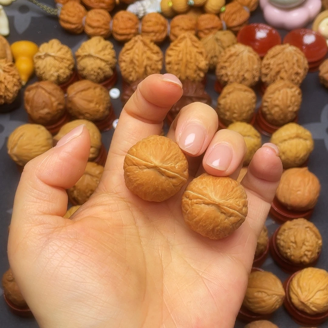 徐***℡文玩核桃把件玉石方尊