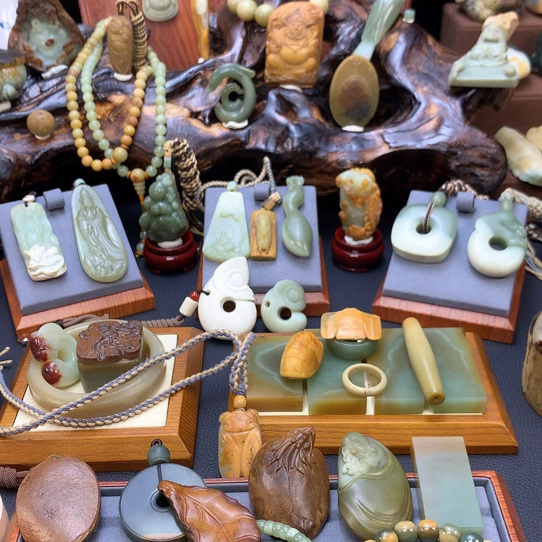 伟***强岫岩河磨玉（透闪石质玉）未镶嵌挂件
