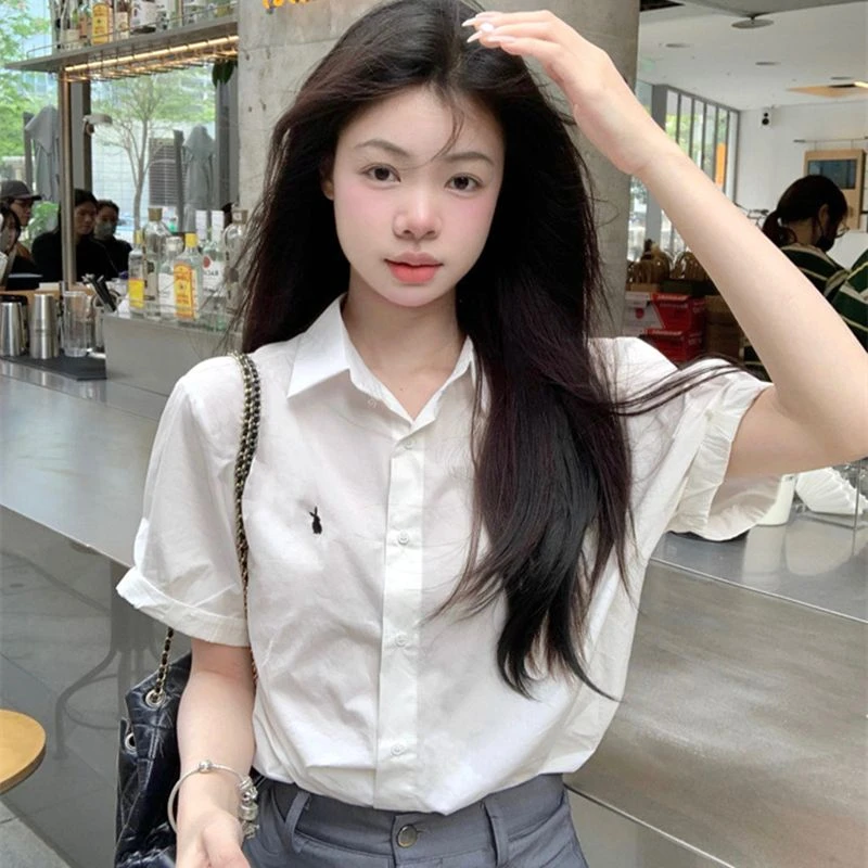 学院风减龄刺绣短袖衬衫女装夏季2025新款宽松时尚百搭中长款上衣