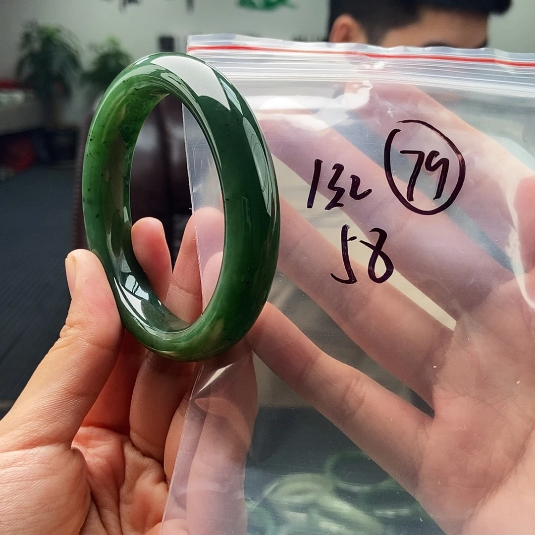 和田玉未镶嵌手镯拍一发一