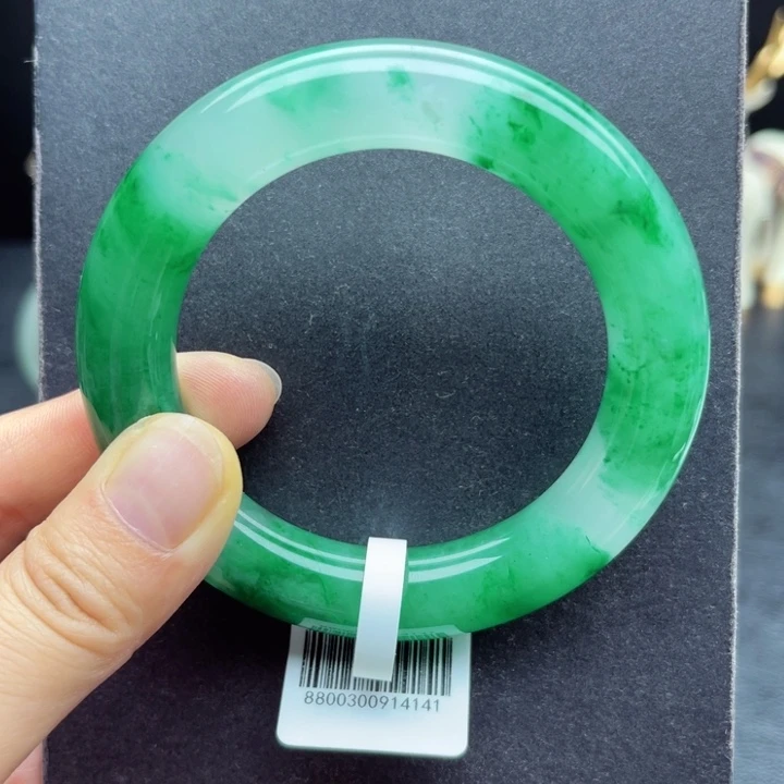 湘***6未镶嵌手镯石英质玉