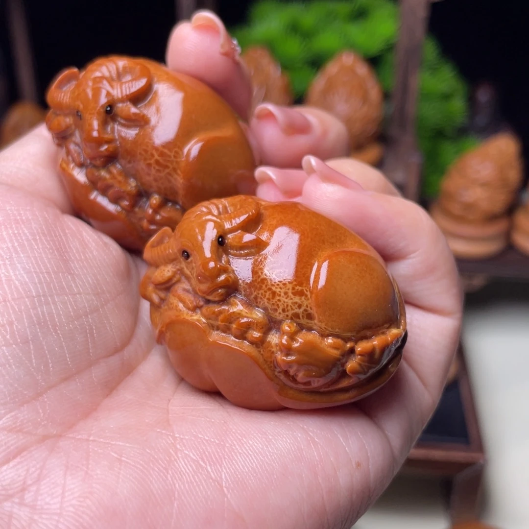 吊坠橄榄核荷叶牛手球