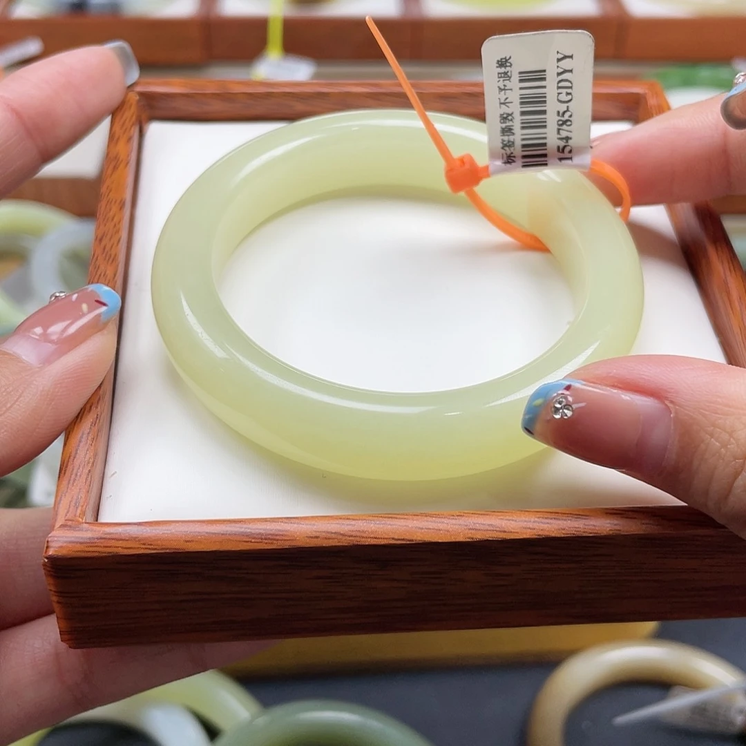 【闪购商品】未镶嵌手镯和田玉