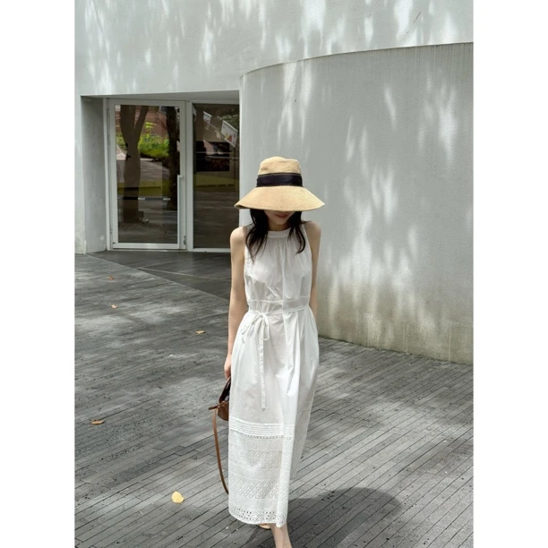 【白风铃】MEGANLE 简约法式镂空刺绣设计无袖连衣裙2025115