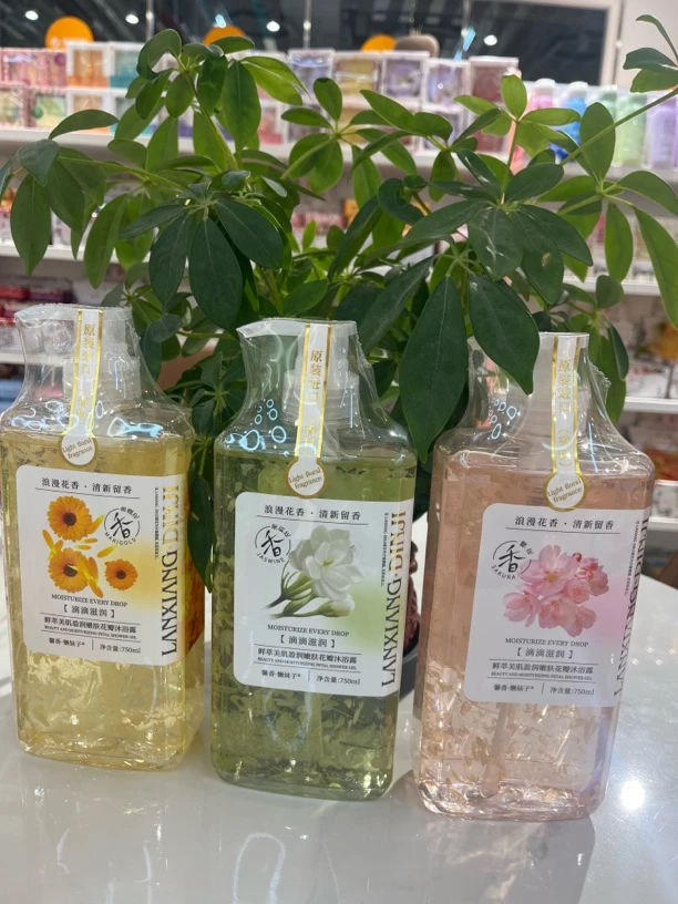 馨香懒妹子鲜萃美肌盈润嫩肤花瓣沐浴露