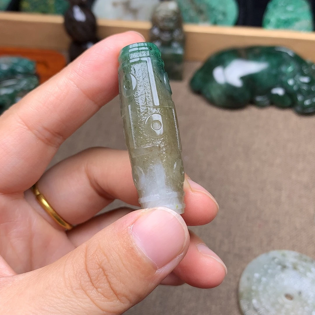 独山玉未镶嵌颈饰