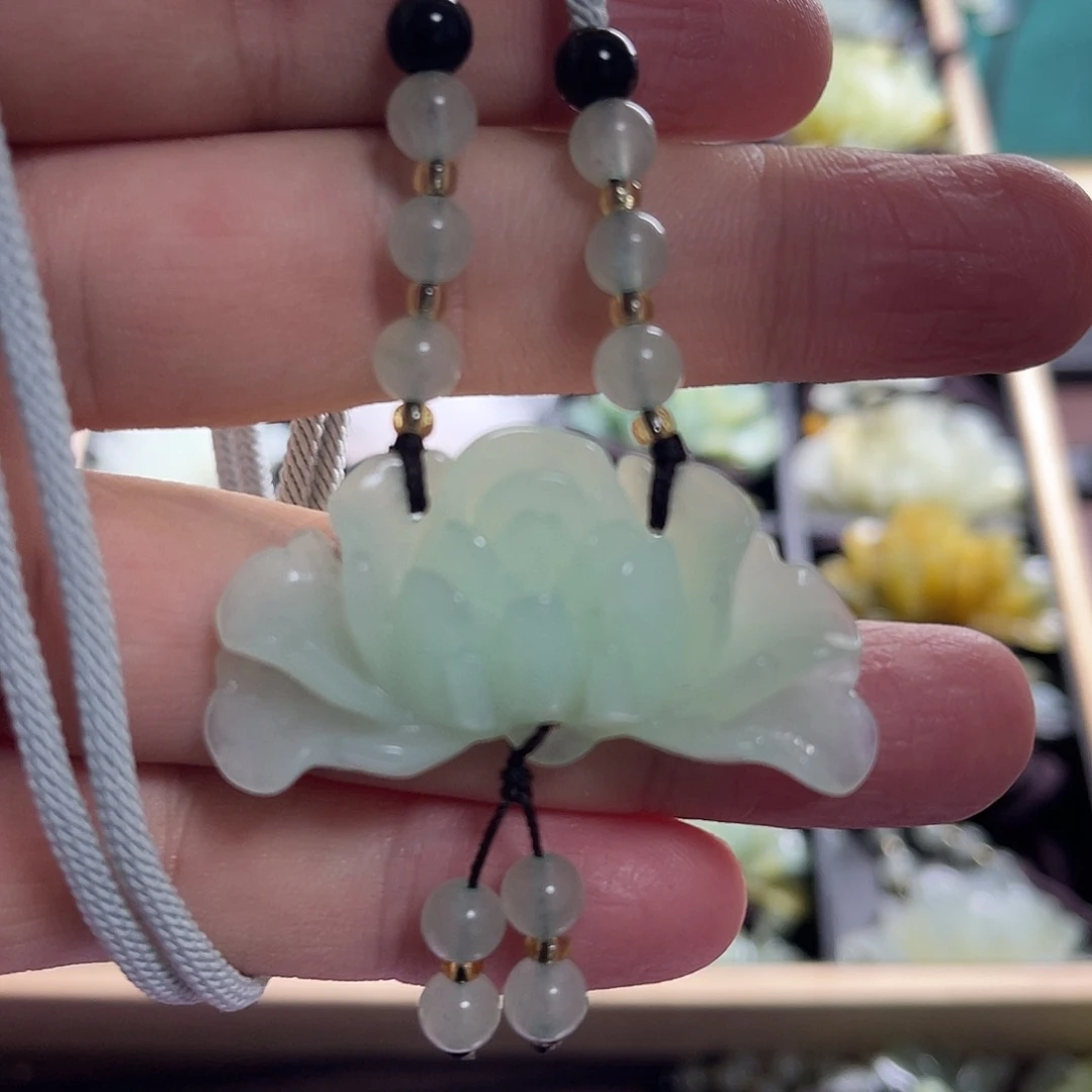 驰***心蛇纹石玉未镶嵌颈饰