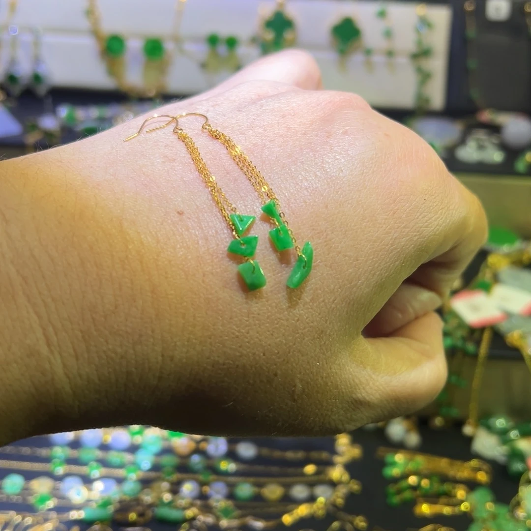 颈饰18K金镶嵌翡翠耳钩