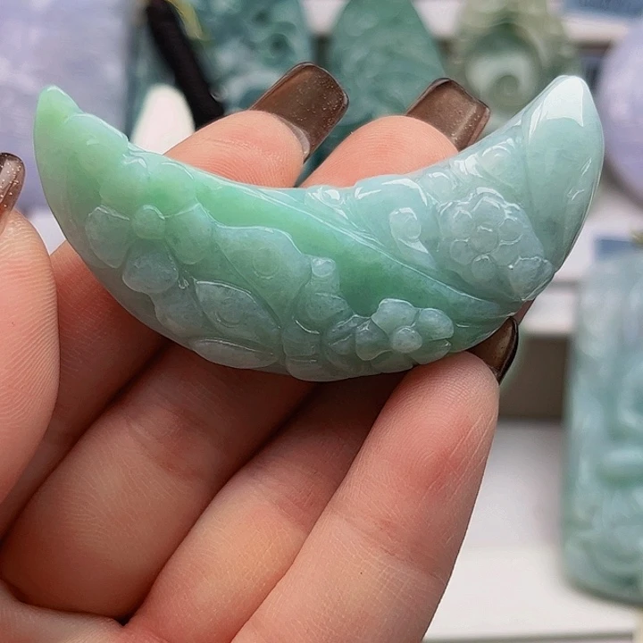 翡翠未镶嵌颈饰挂件