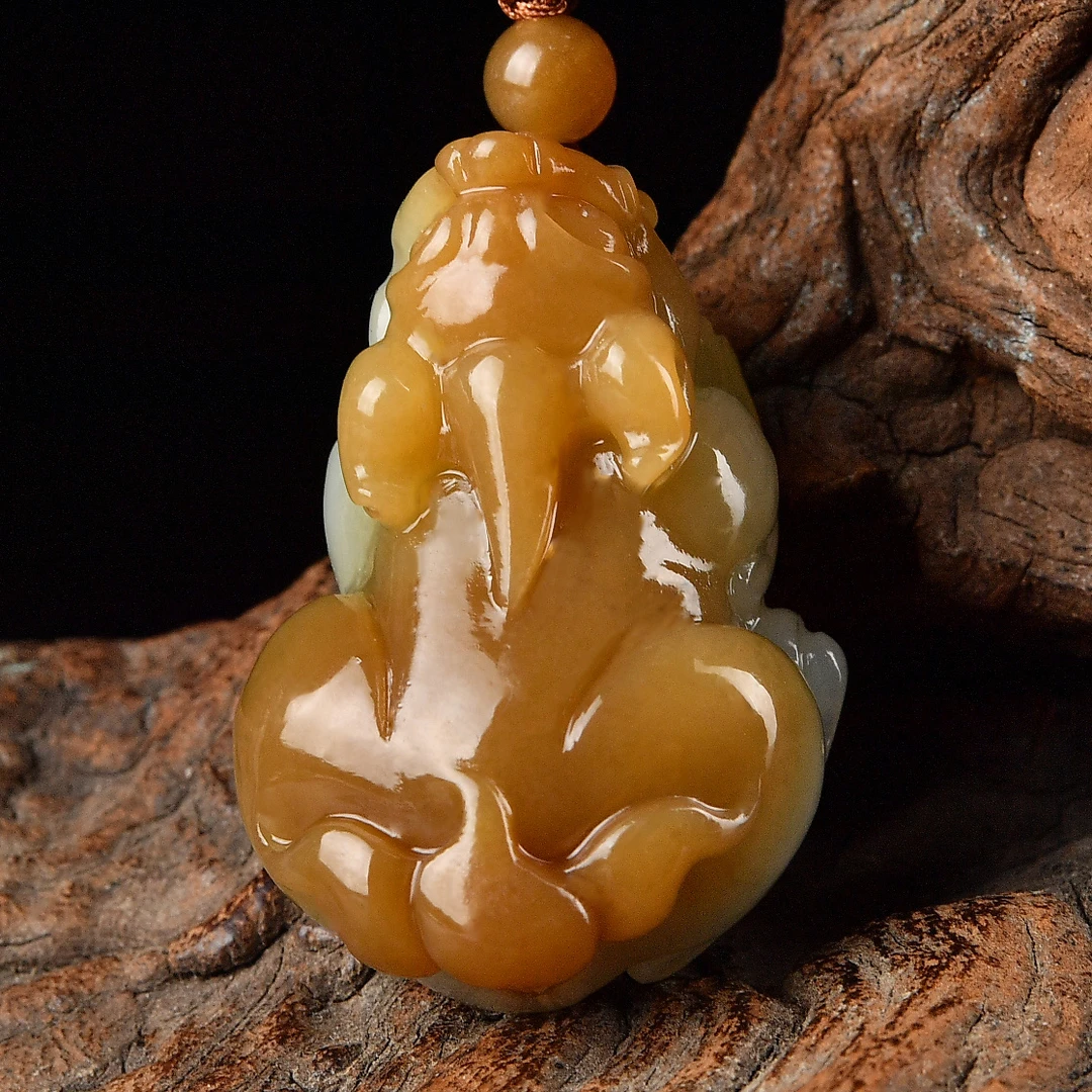 天然且末糖和田玉貔貅吊坠