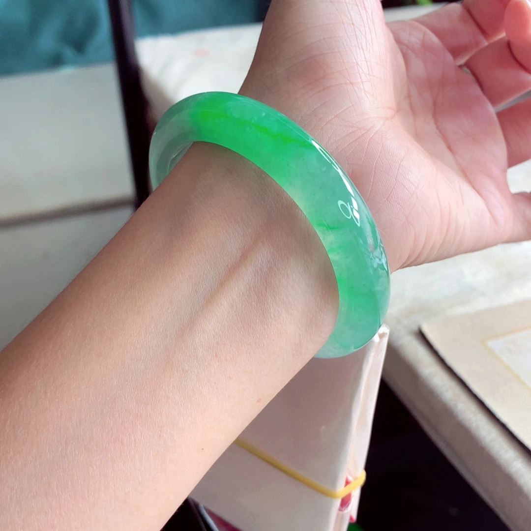 翡翠未镶嵌手镯55.8起光冰阳绿毕业超香巨漏价A