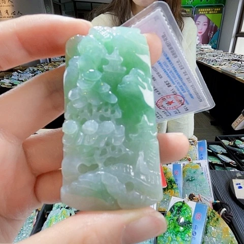翡翠未镶嵌颈饰翡翠