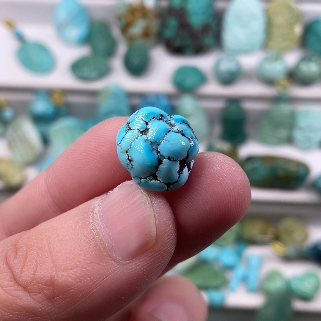 绿松石未镶嵌颈饰