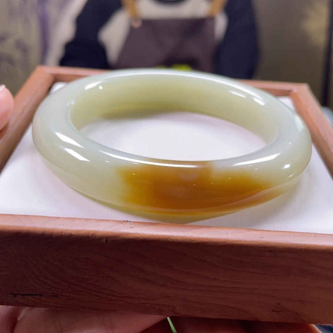 和田玉未镶嵌手镯55圈