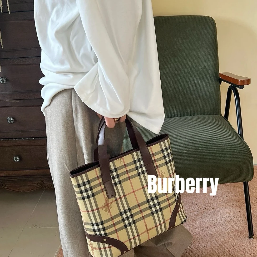 修复品8613955/BURBERRY/博柏利战马托特包配皮换新