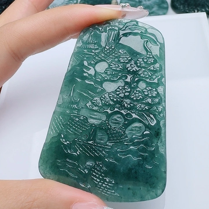 翡翠未镶嵌颈饰多样性发其一