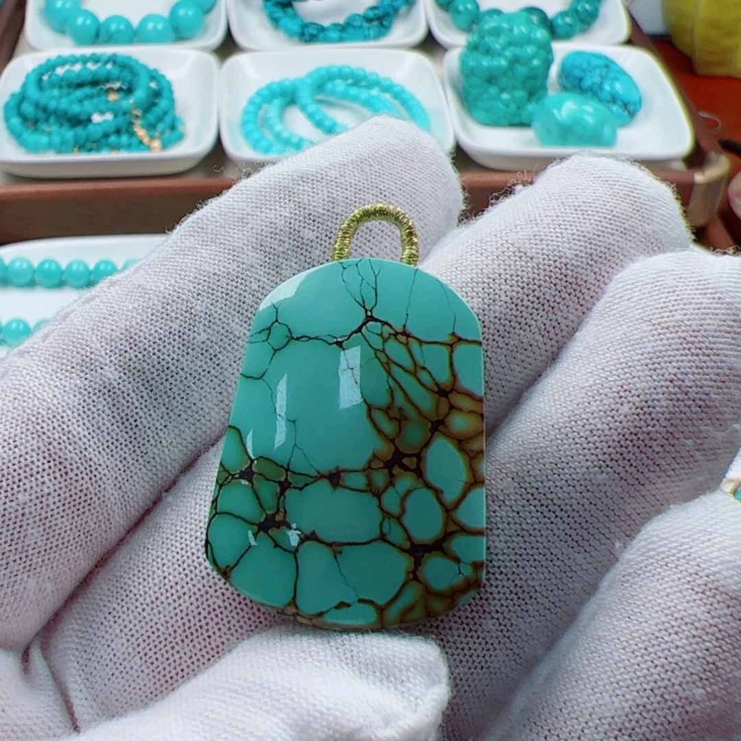 绿松石未镶嵌挂件1个