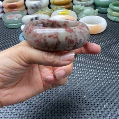 石英岩玉未镶嵌手镯