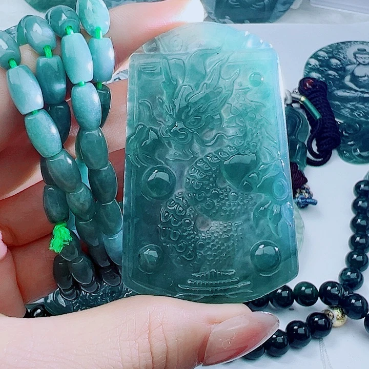 翡翠未镶嵌颈饰多样性发货天然的A货翡翠