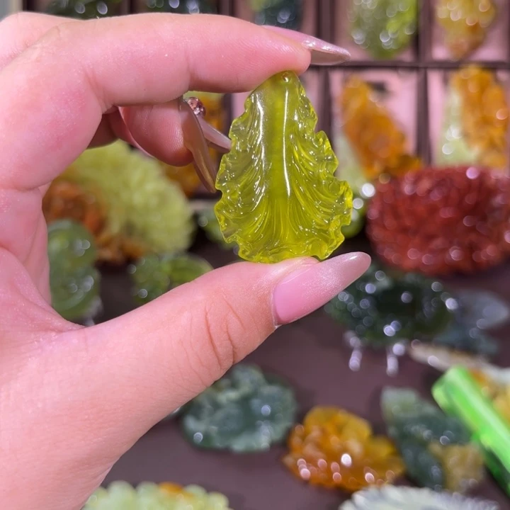 未镶嵌蛇纹石玉颈饰