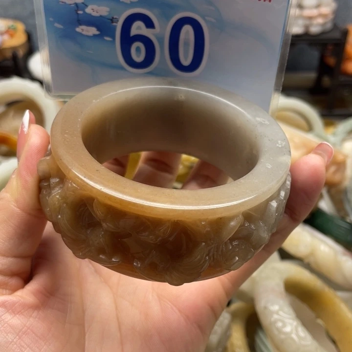 石英岩玉未镶嵌手镯