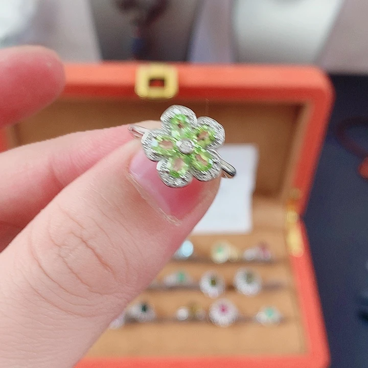 橄榄石戒指银S925镶嵌