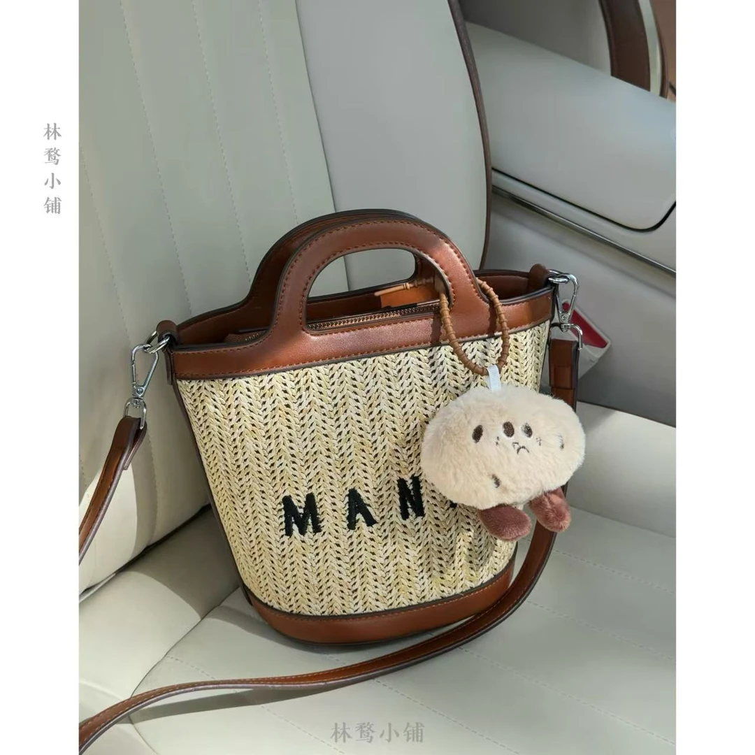 2025新款夏季草席水桶包编织包单肩斜挎包设计师款百搭通勤提手包