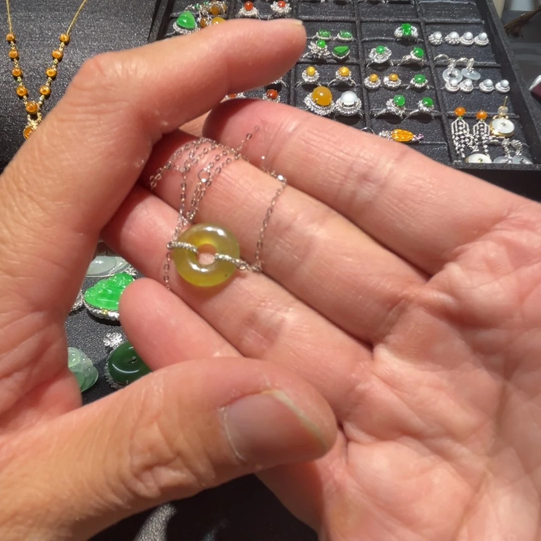 翡翠18K金镶嵌颈饰缅甸翡翠