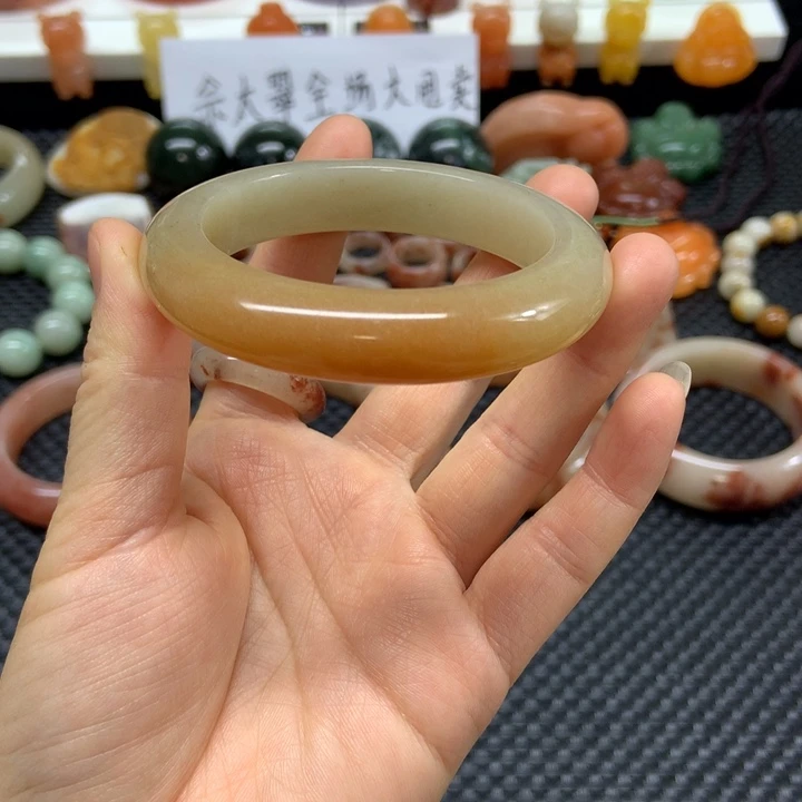 石英质玉未镶嵌手镯