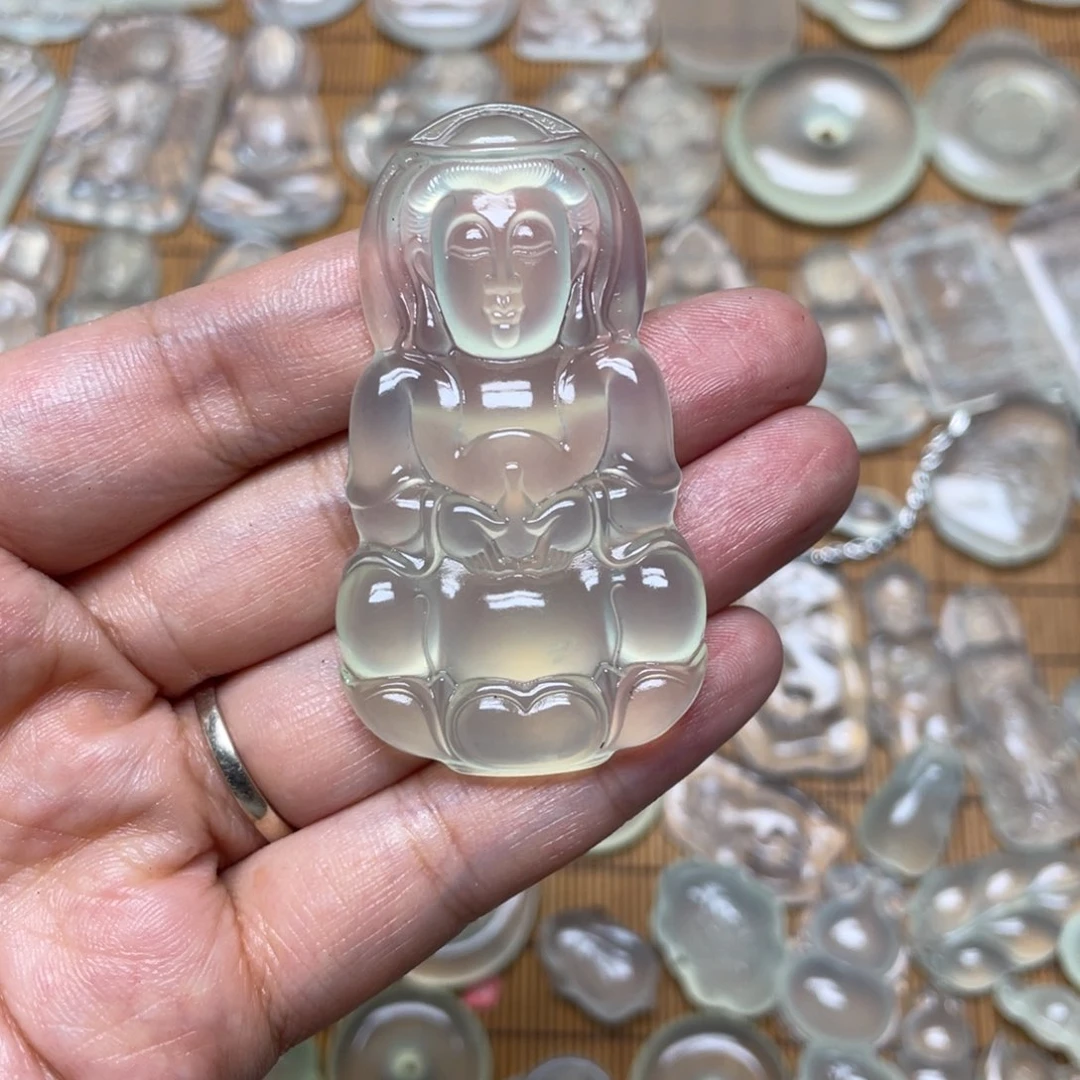 蛇纹石玉未镶嵌颈饰竹*