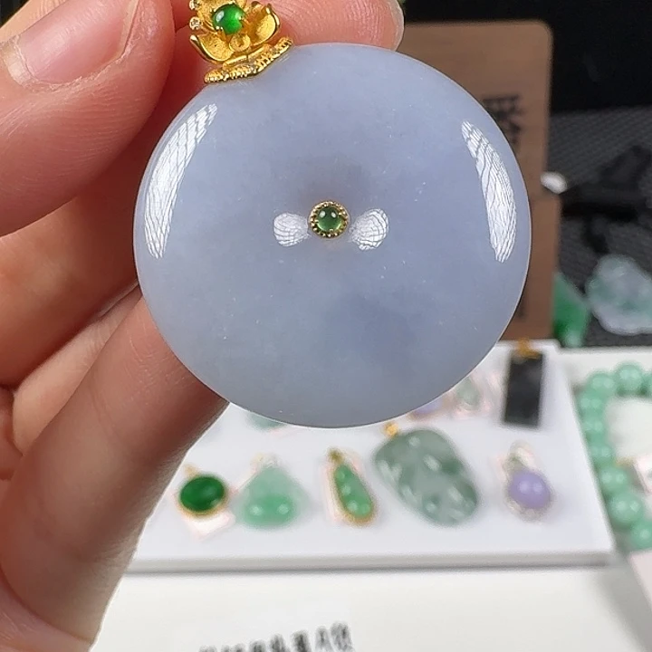 翡翠18K金镶嵌颈饰