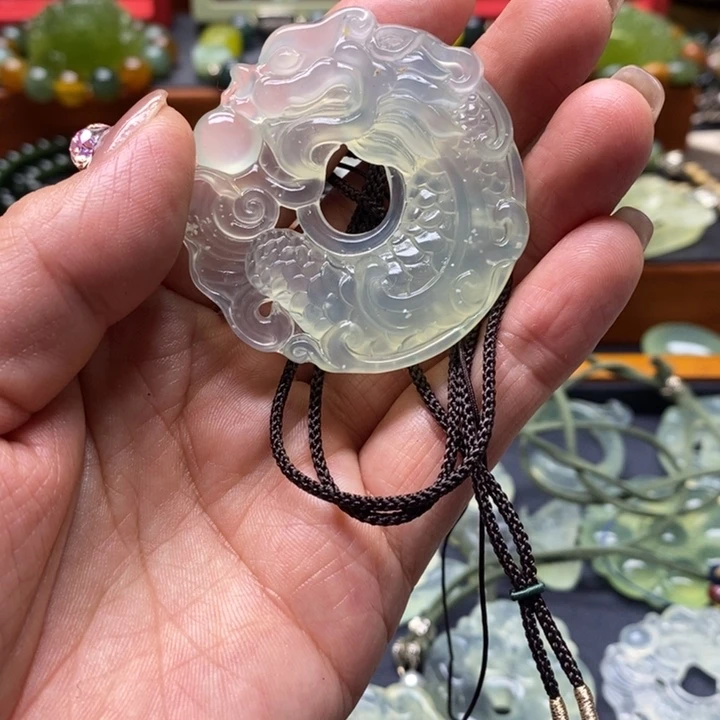 蛇纹石玉颈饰未镶嵌?*