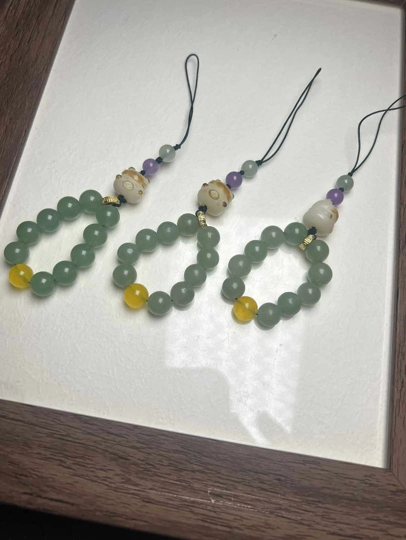 A-211-【东陵玉手机挂】（颜色微色差，拍一发一，多样性发货）