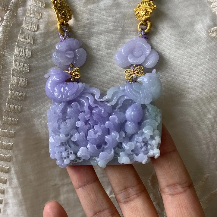 翡翠吊坠(赠链)未镶嵌