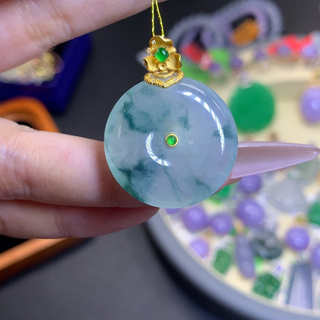 翡翠18K金镶嵌颈饰