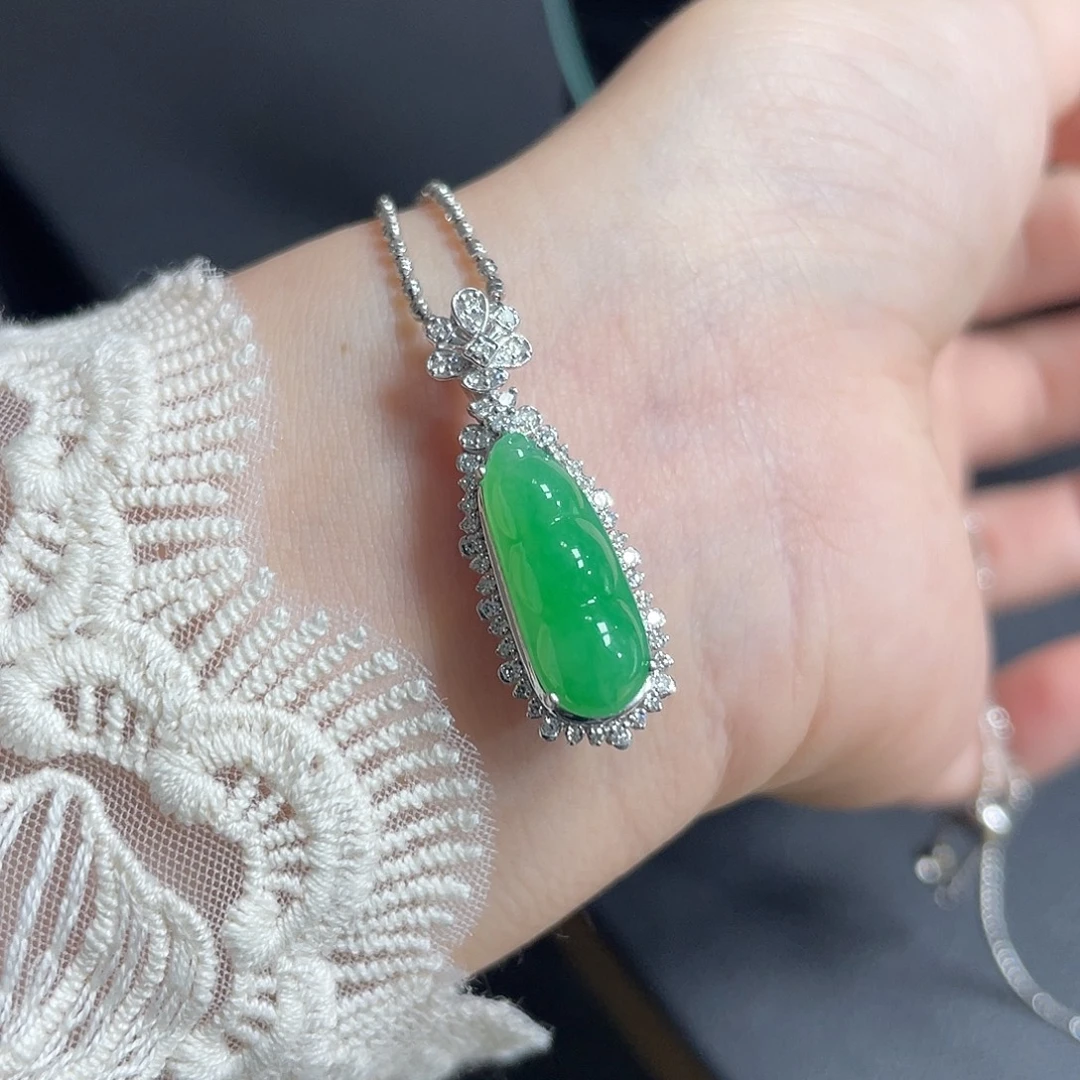 翡翠18K金镶嵌吊坠(不含链)绿豆