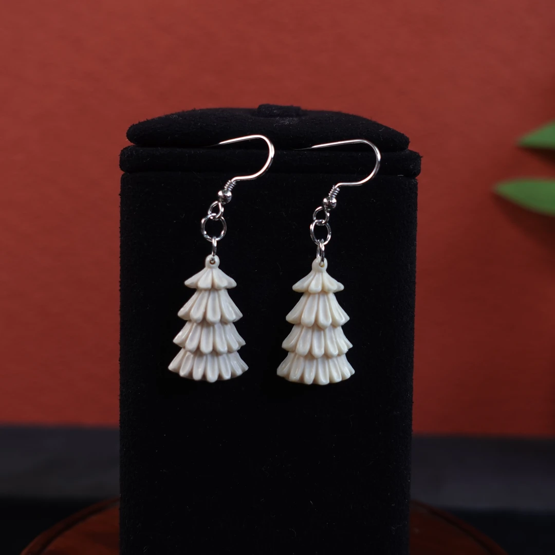 郭辰(省大) 猛犸牙松柏之志耳坠雕件 Y787