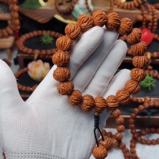 吊坠桃核16小金豆手持