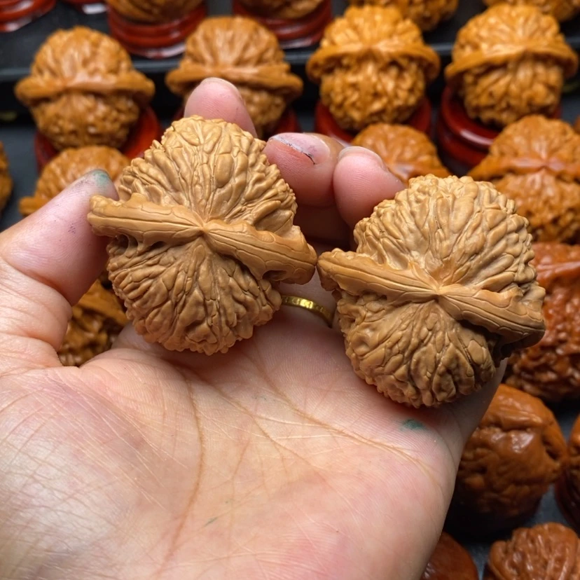 【闪购商品】文玩核桃把件44球白