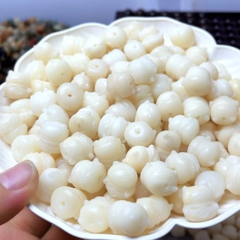 白玉菩提吊坠白玉菩提15瑕疵雕刻猫头10颗卡灯牌宠10颗