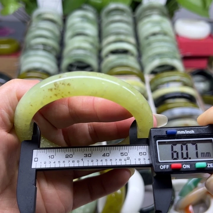 蛇纹石玉未镶嵌手镯42